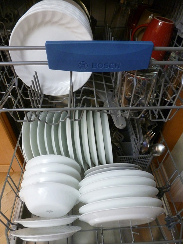 Наши мастера установят и подключат посудомоечную машину в любое удобное время. Работаем без выходных.