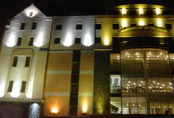 Архитектурную подсветку фасадов отелей и гостиниц